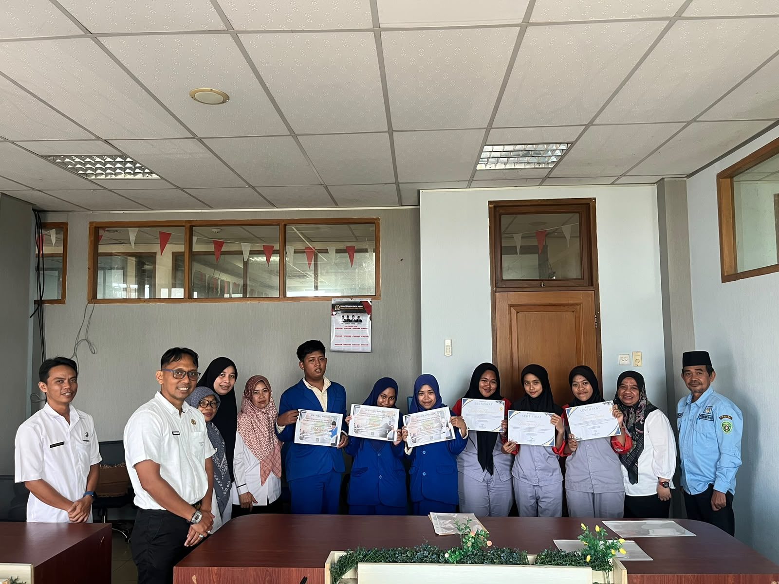 Sekretaris Diskominfo PPU Apresiasi Disiplin dan Tanggung Jawab Siswa SMKN 2 Penajam Usai Magang Enam Bulan