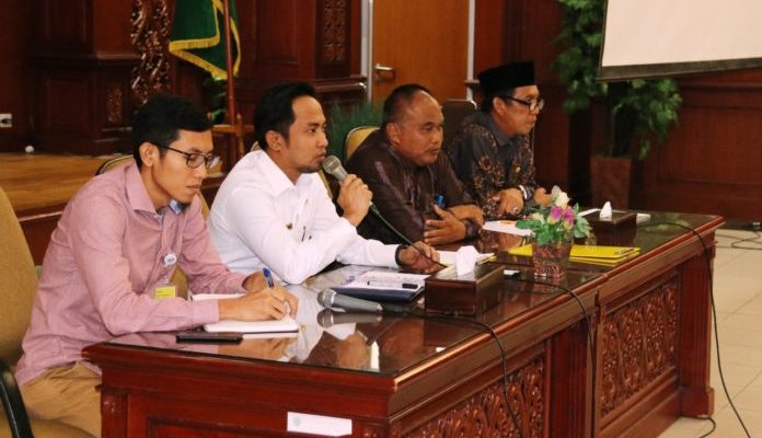Buka Bimtek Pengelolaan Sampah, Pj Bupati PPU : Pengelolaan Sampah Perlu Dilakukan Secara Komprehensif dan Terpadu