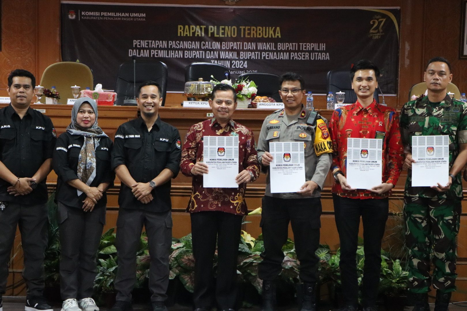Sekda PPU Tohar Hadiri Rapat Pleno Penetapan Pasangan Calon Bupati dan Wakil Bupati Terpilih