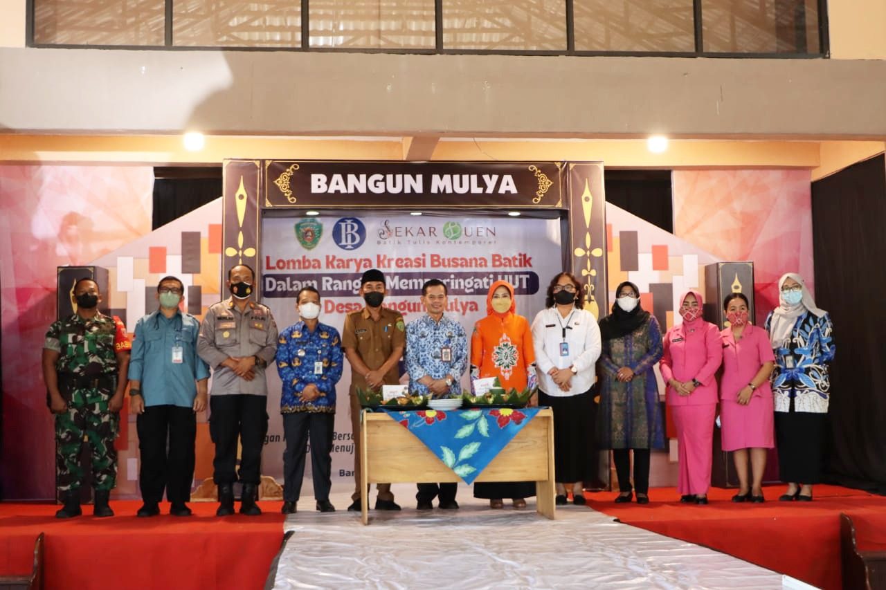 Rayakan HUT ke-12, Desa Bangun Mulya Gelar Lomba Karya Kreasi Busana Batik