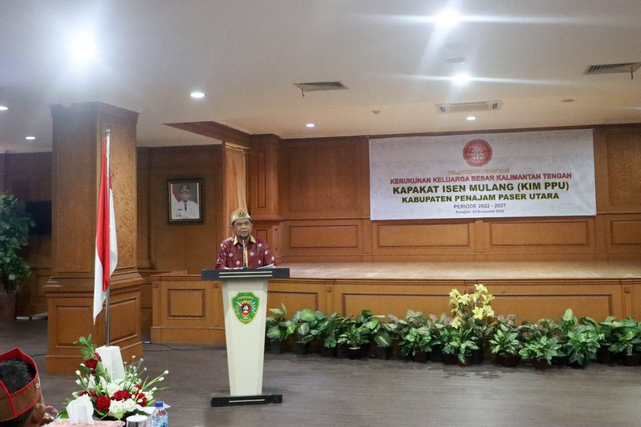 Hamdam Hadiri Pelantikan Pengurus Kerukunan Keluarga Besar Kalimantan Tengah Kapakat Isen Mulang Penajam Paser Utara 2022-2027