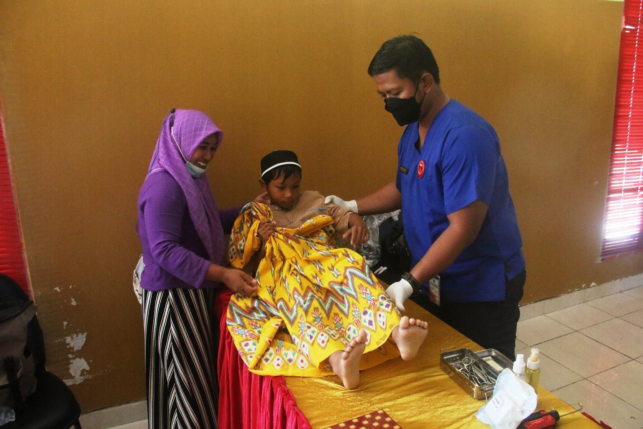 Gelar Khitanan Massal Dalam Rangka HUT Ke-51 Korpri