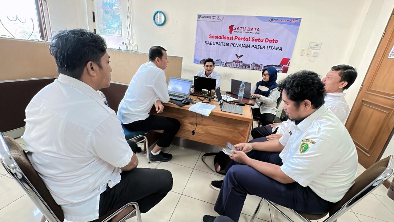 Dalam rangka Evaluasi Penyelenggaraan Statistik Sektoral (EPSS) di Kabupaten Penajam Paser Utara, Forum Satu Data Kabupaten Penajam Paser Utara yang diwakili oleh Badan Pusat Statistik selaku Pembina Data, Bapelitbang selaku Koordinator Forum Satu Data, dan Diskominfo selaku Walidata Daerah
