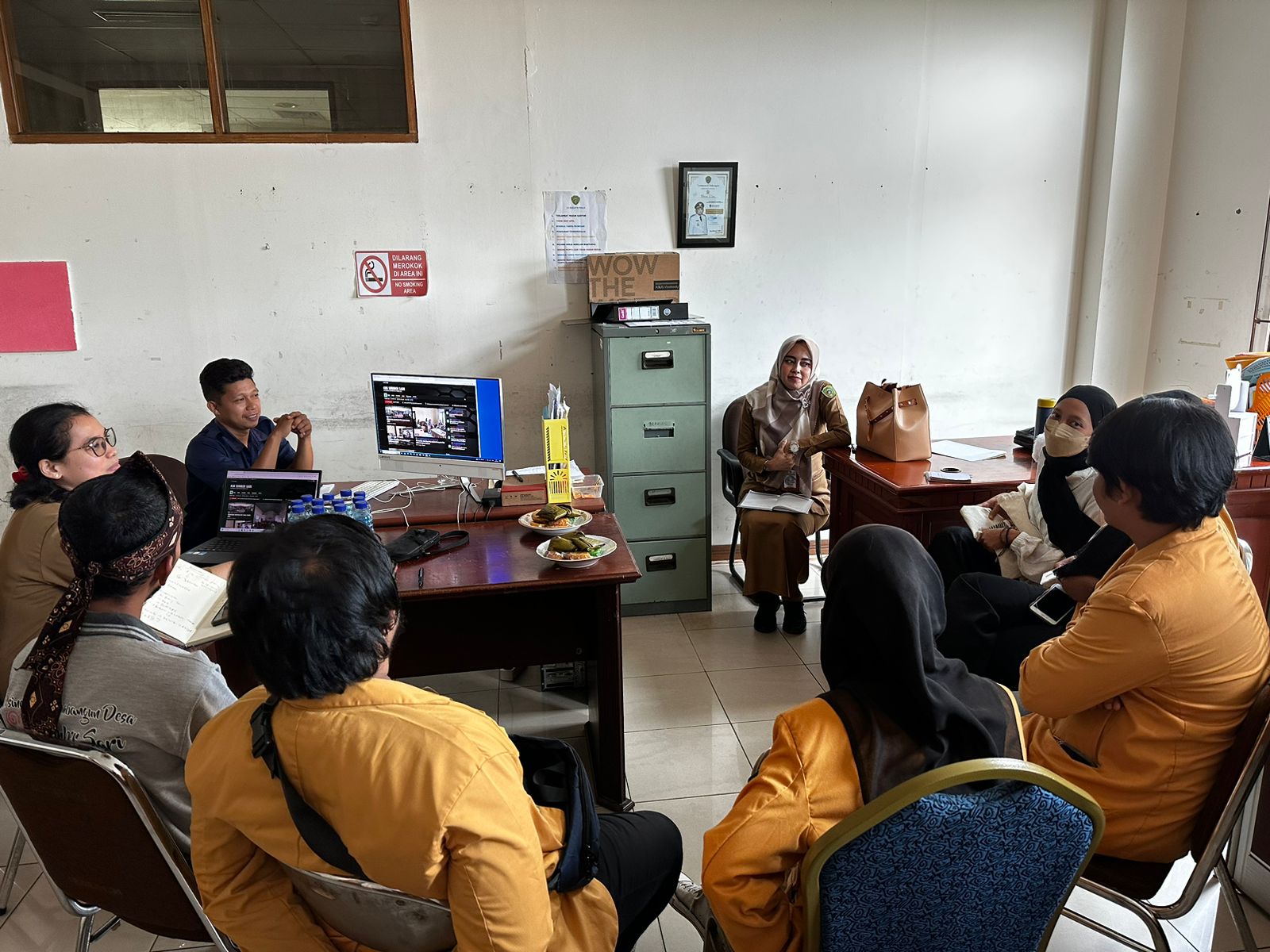 KIM "Panguripan" Desa Sumber Sari melakukan koordinasi ke Diskominfo PPU terkait Kompetisi KIM 2023, kegiatan di laksanakan di ruang Sumberdaya TIK & Statistik.