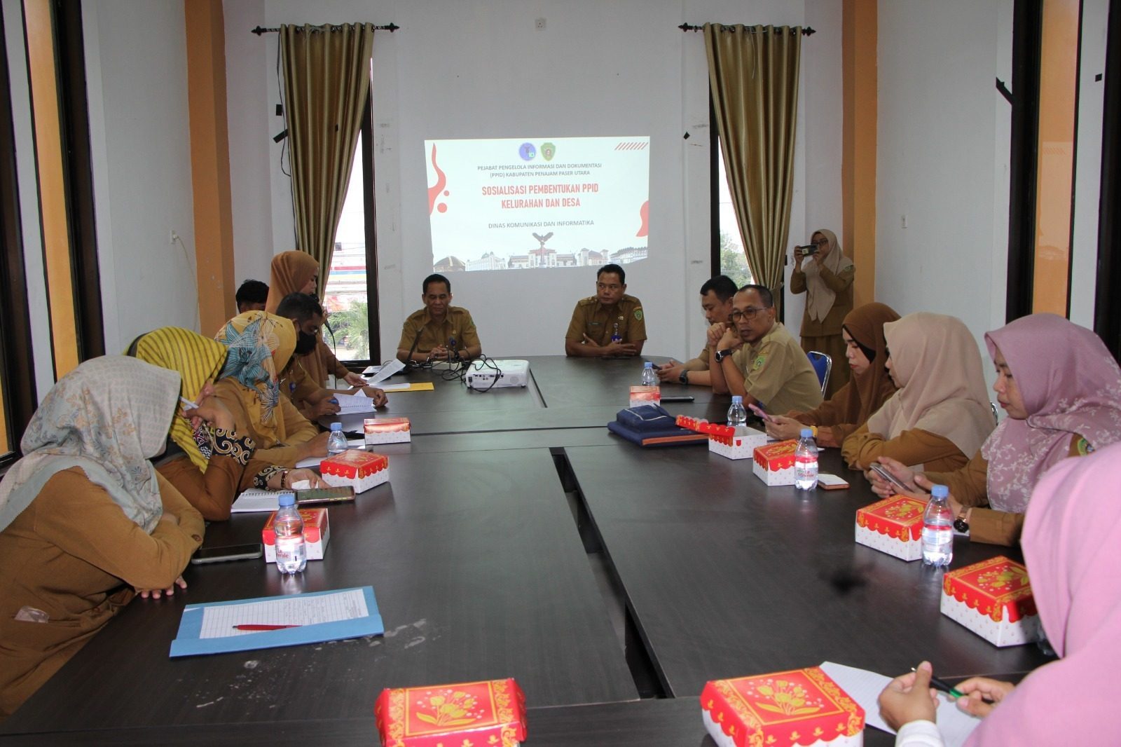 Tingkatkan Layanan Keterbukaan Informasi Publik, Diskominfo PPU Gelar Sosialisasi Pembentukan PPID Kelurahan dan Desa Se-Kecamatan Waru