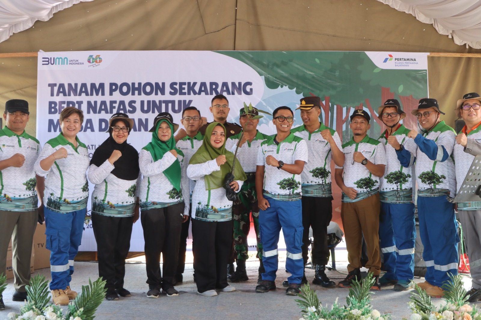 Peringati Hari Menanam Pohon Indonesia, DLH PPU Bersama Kilang Pertamina Balikpapan Tanam 1000 Bibit Mangrove di Pantai Gelora Desa Api-Api