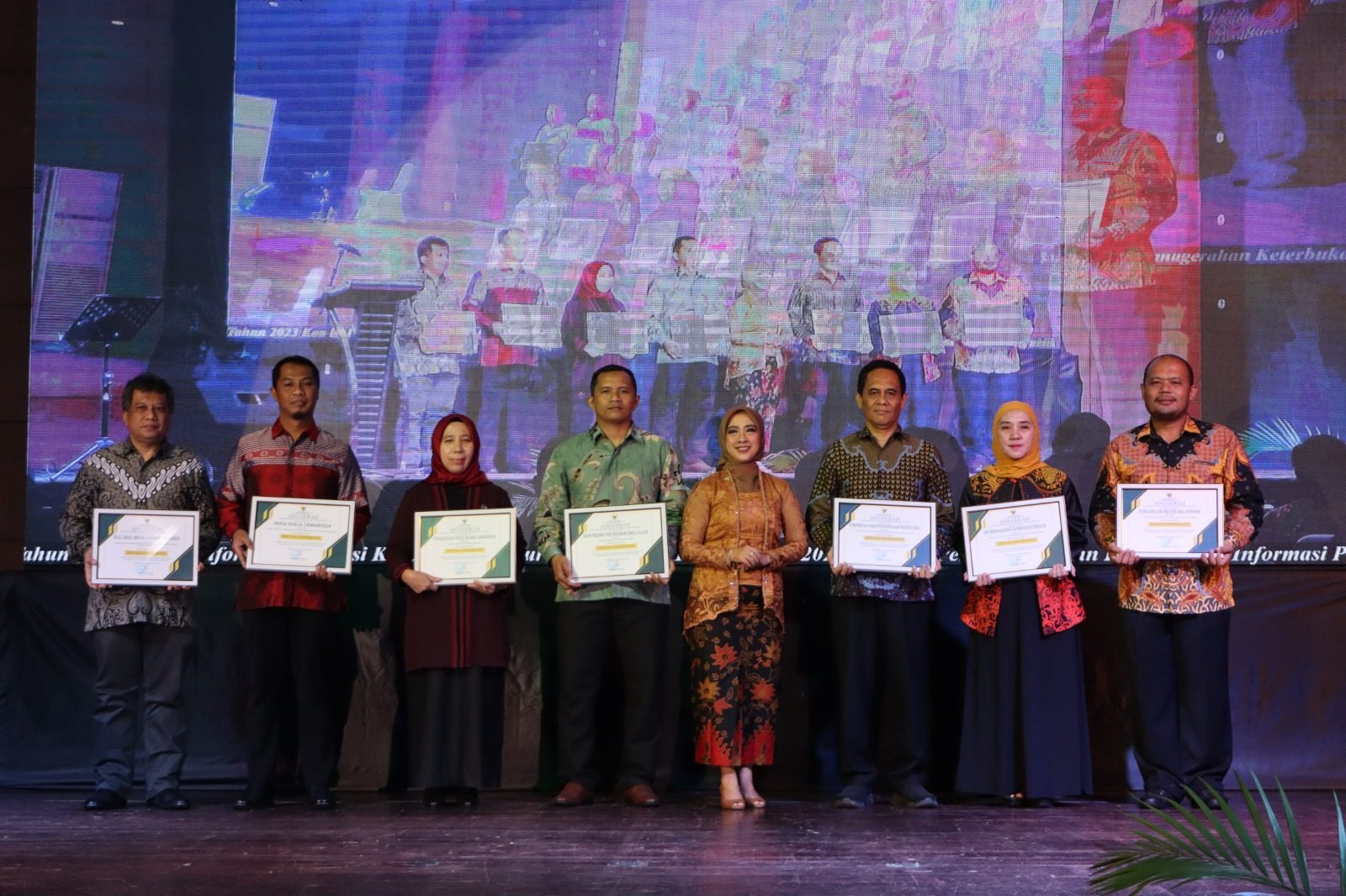 Pemkab PPU Raih Predikat Menuju Informatif pada Penilaian Keterbukaan Informasi Publik.