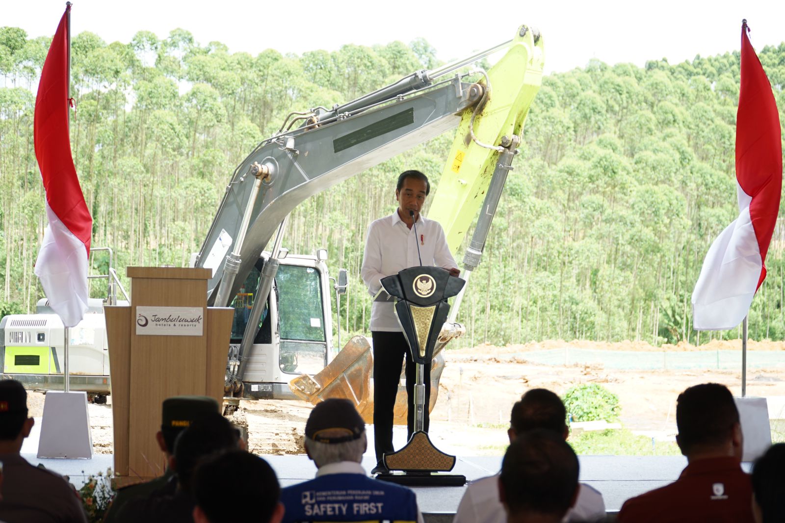 Pj Bupati PPU Makmur Marbun Turut  Serta Dalam Groundbreaking Jambuluwuk Nusantara Hotel Bersama Presiden Jokowi