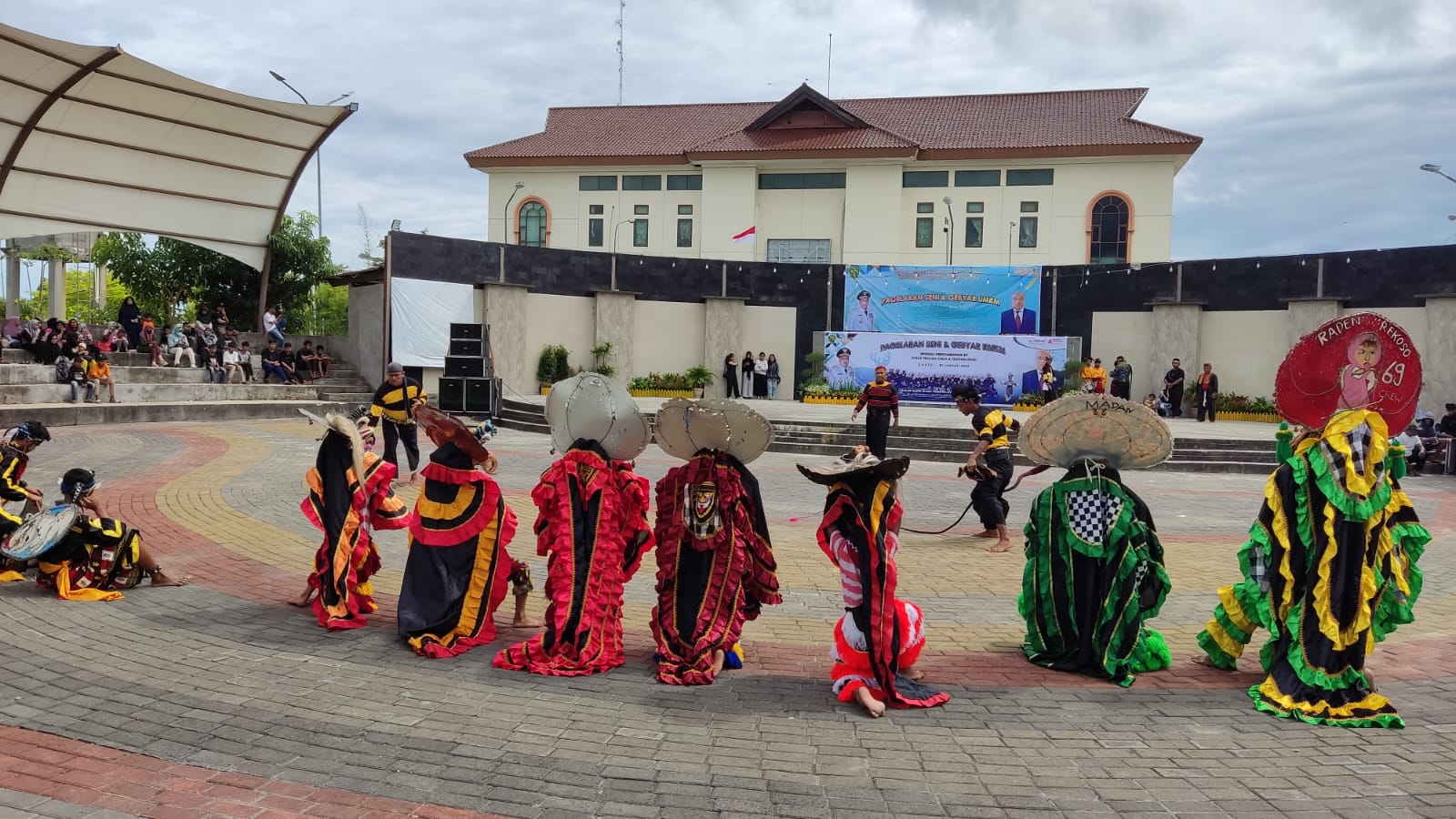 Saksikan Pagelaran Seni & Gebyar UMKM di Alun-Alun Pemkab PPU