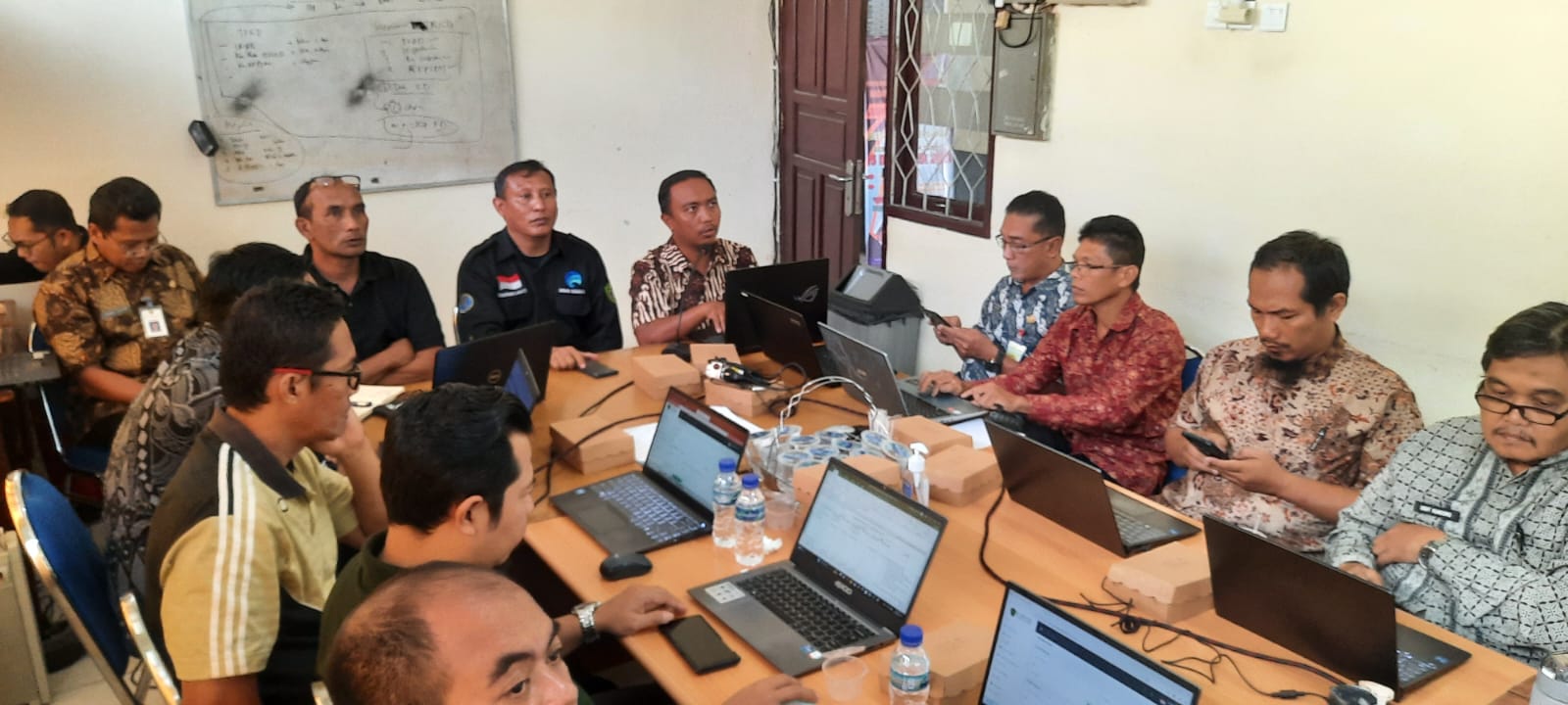 Diskominfo PPU Melakukan Pendampingan Layanan E-OFFICE pada Kantor Inspektorat Kabupaten Penajam Paser Utara