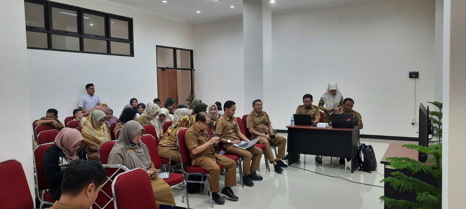 Diskominfo Kab.PPu memberikan Pendampingan Bimtek  mengenai Implementasi e-office pada Badan Pendapatan Daerah Kabupaten Penajam Paser Utara.
