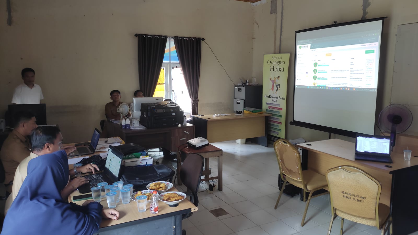 Diskominfo PPU Melakukan pendampingan Layanan E-Office Pada Kelurahan Pejala Kecamatan Penajam Kab.PPU
