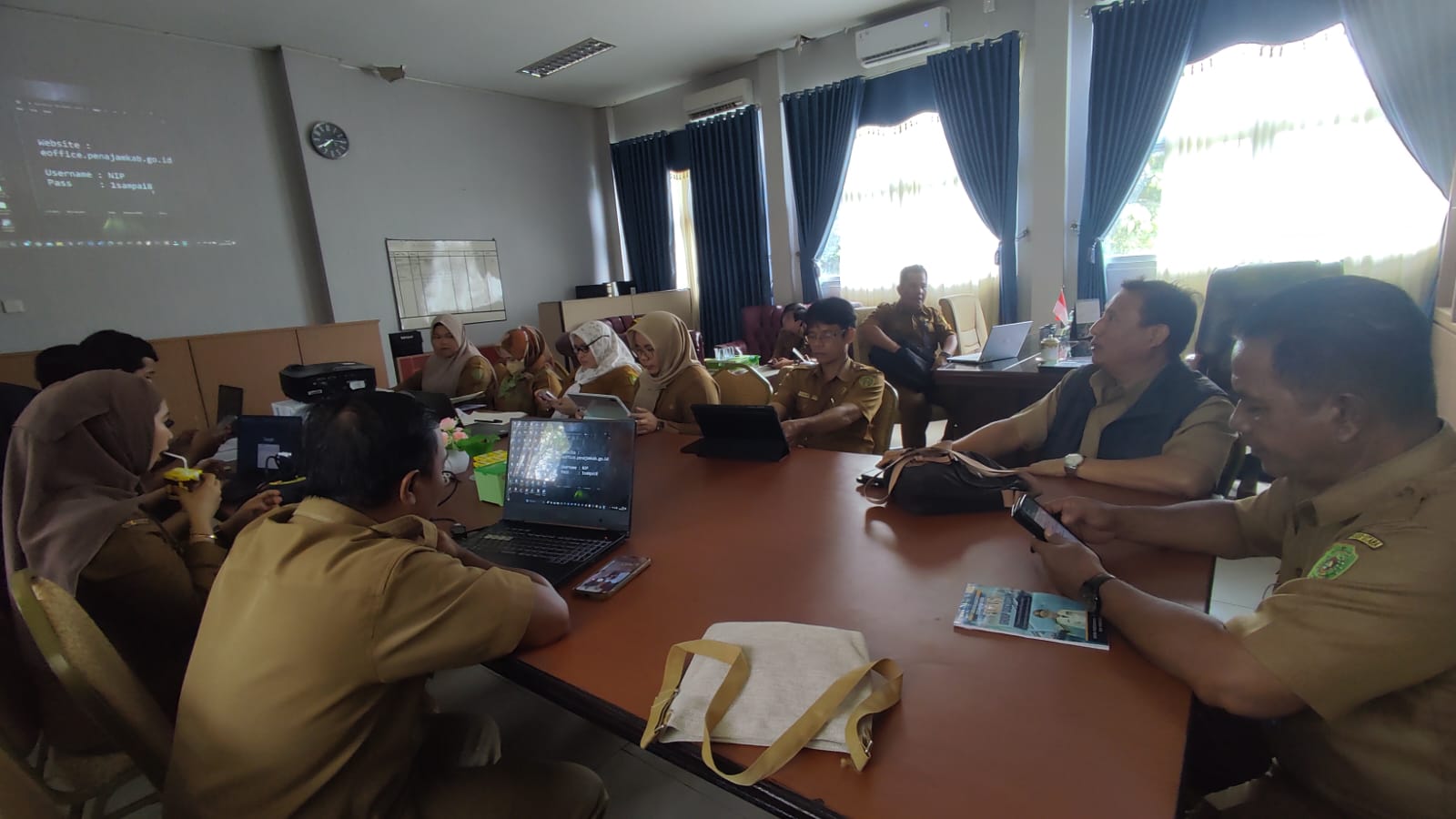 Diskominfo PPU Melakukan pendampingan Layanan E-Office Pada Dinas Perikanan Kabupaten Penajam Paser Utara