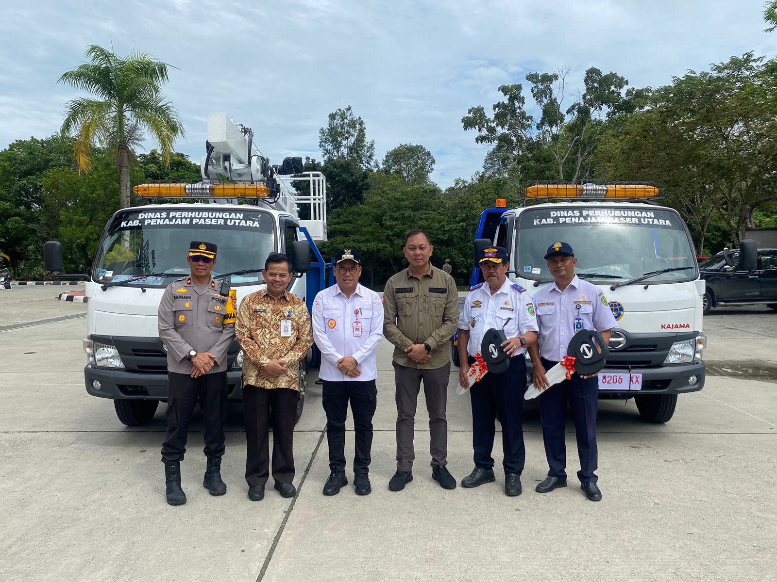 Makmur Marbun Serahkan Mobil Derek/ Towing Baru Kepada Dinas Perhubungan