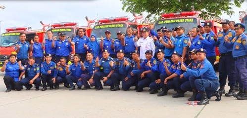Makmur Marbun Serahkan 6 Unit Mobil Pemadam Kebakaran Guna Meningkatkan Kinerja Pelayanan Masyarakat