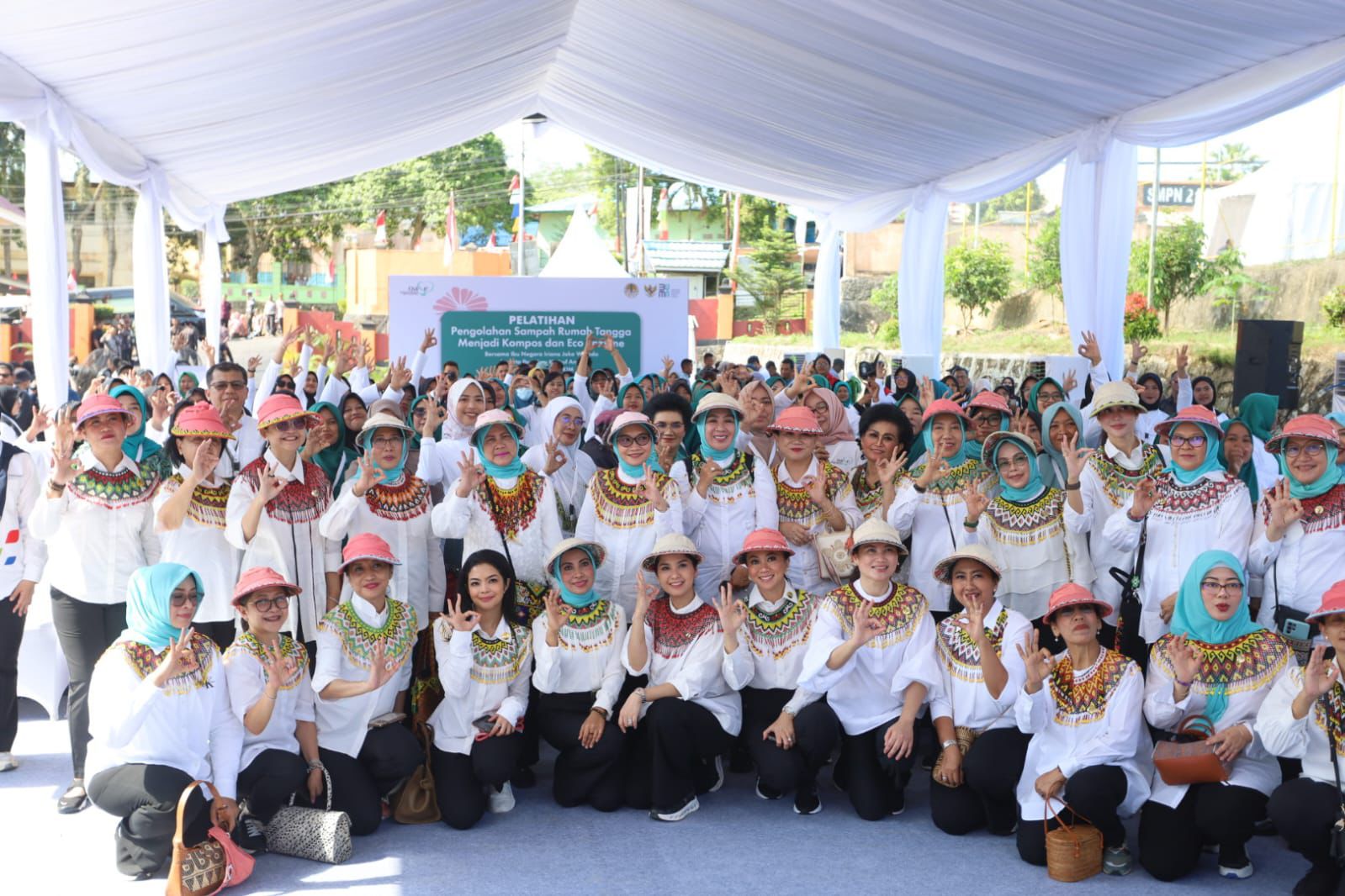 Ketua TP-PKK PPU Sambut Kunjungan Kerja Ibu Iriana Jokowi dan OASE Kabinet Indonesia Maju.