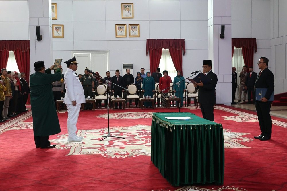 Pj. Gubernur Kaltim Akmal Malik Lantik Zainal Arifin sebagai Pj. Bupati PPU
