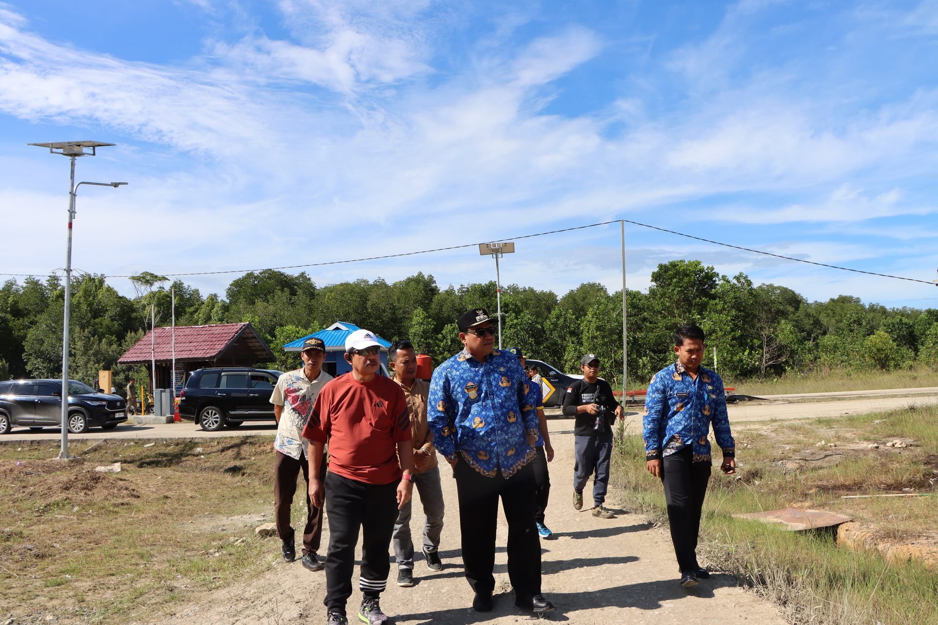 Pj Bupati PPU Monitoring Hasil Pengerjaan Penerangan Jalan Umum Tenaga Surya (PJUTS)