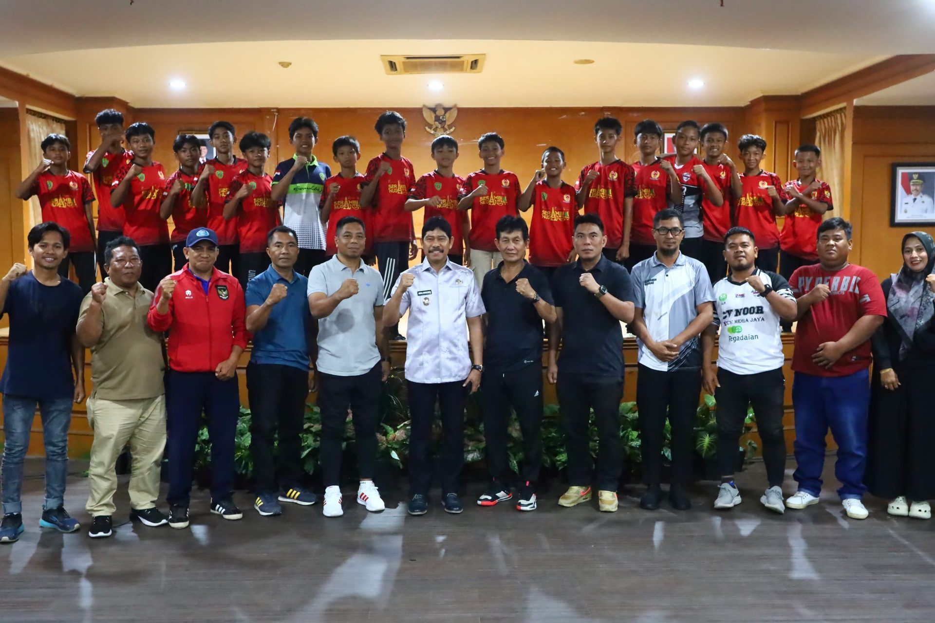 Wabup PPU Lepas Tim Sepak Bola U-13 dan U-15 Menuju Piala Gubernur Soeratin 2025
