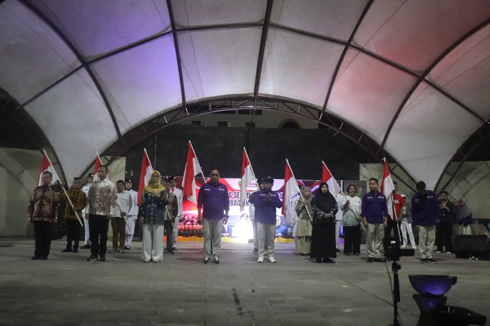 Jelang Hari Kemerdekaan, Bakesbangpol PPU Gelar Pentas Seni dan Gebyar UMKM, Kobarkan Semangat Nasionalisme dengan Pembagian Bendera Merah Putih