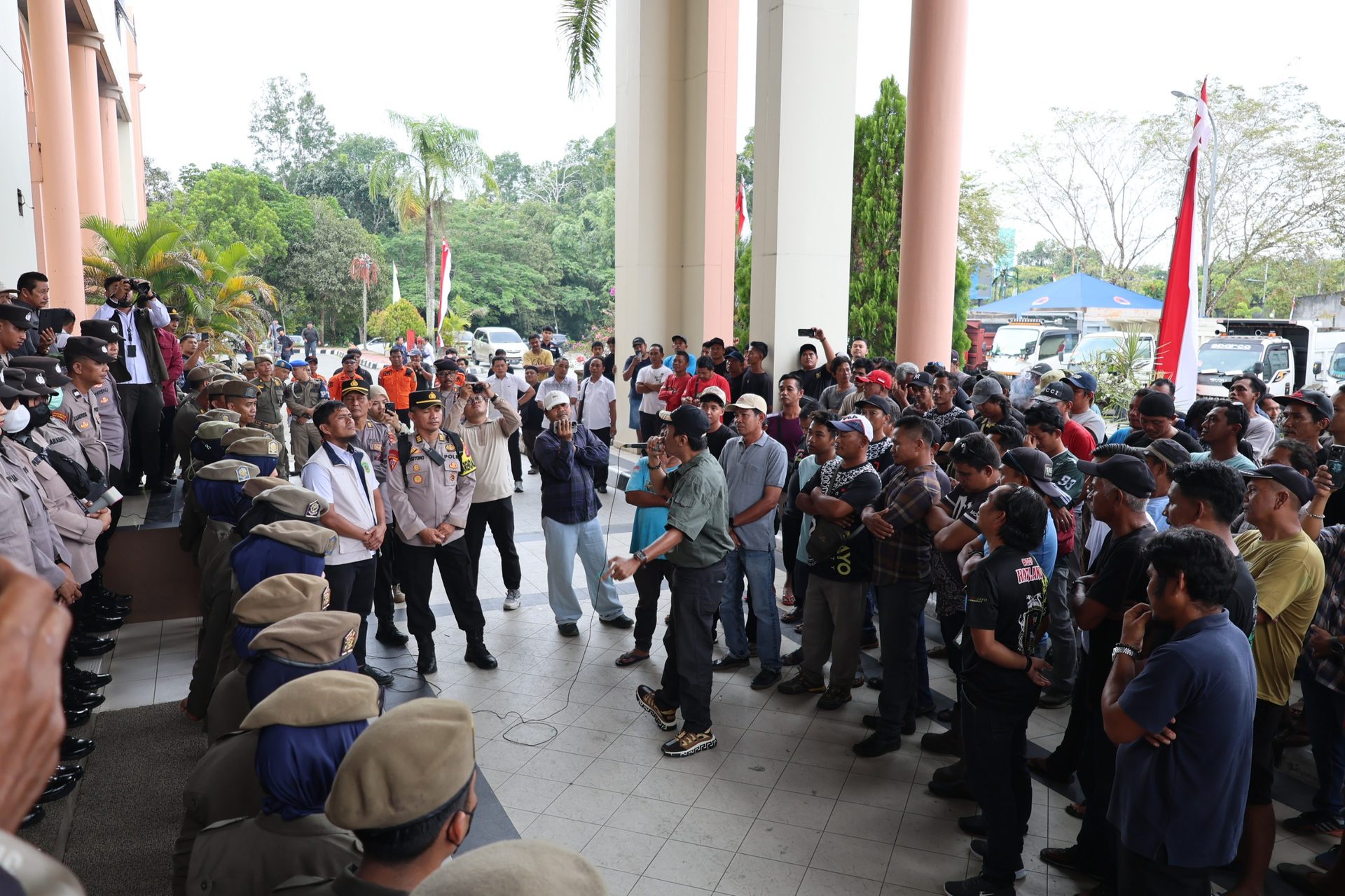 Sopir Truk Keluhkan Kelangkaan BBM di SPBU KM 9, Sekda PPU Minta Pertamina Tanggap