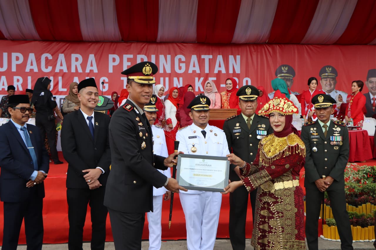 Pemerintah Kabupaten Penajam Paser Utara memberikan Anugerah Penghargaan Kepatuhan Badan Publik Atas Keterbukaan Informasi Publik Tahun 2025
