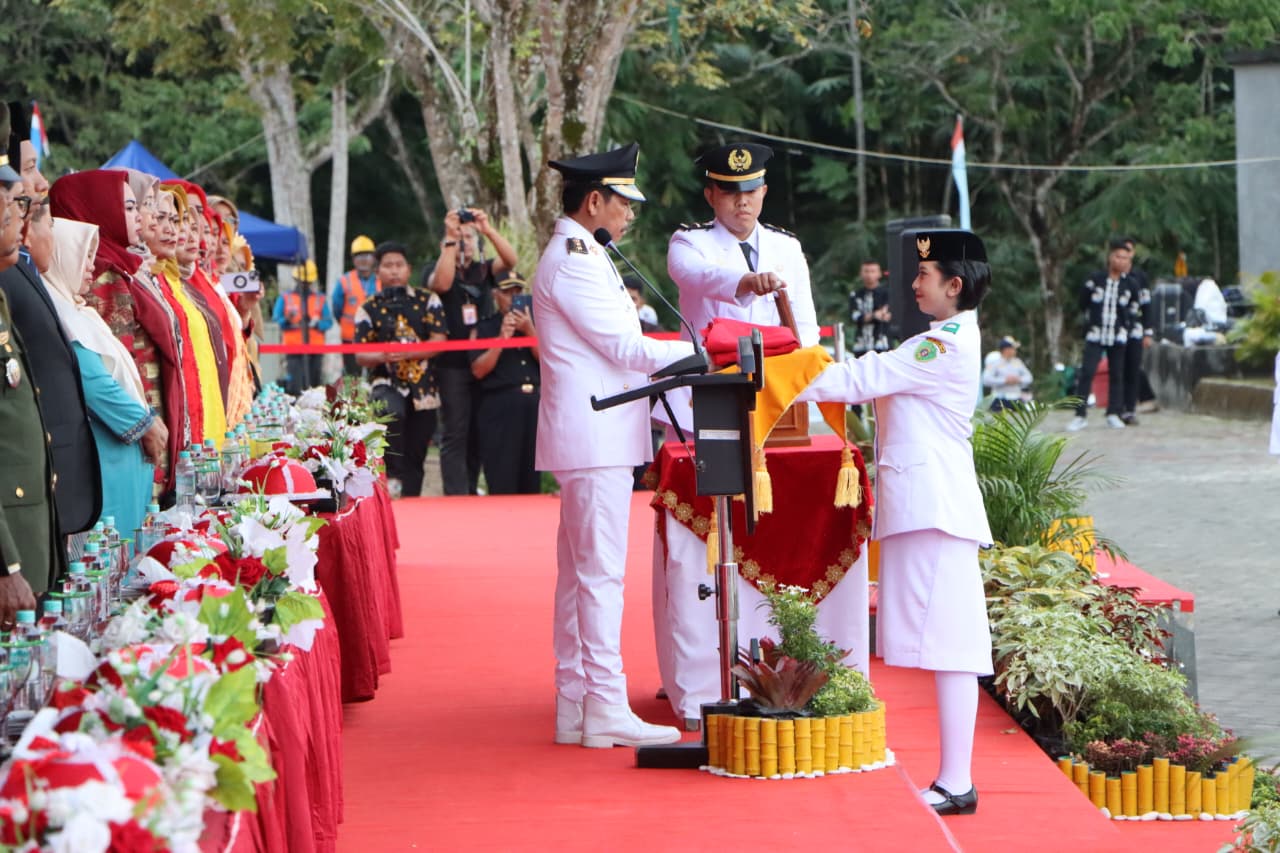 Pimpin Upacara Penurunan Bendera, Wakil Bupati PPU Ajak Masyarakat Jaga Persatuan