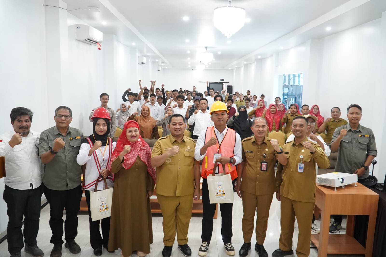 Pemkab PPU Gelar Pelatihan  Petugas K3 Konstruksi dan Bangunan Mudyat Noor: “Selain Sertifikasi dan Kompetensi, Tanamkan Kejujuran Dalam Bekerja”