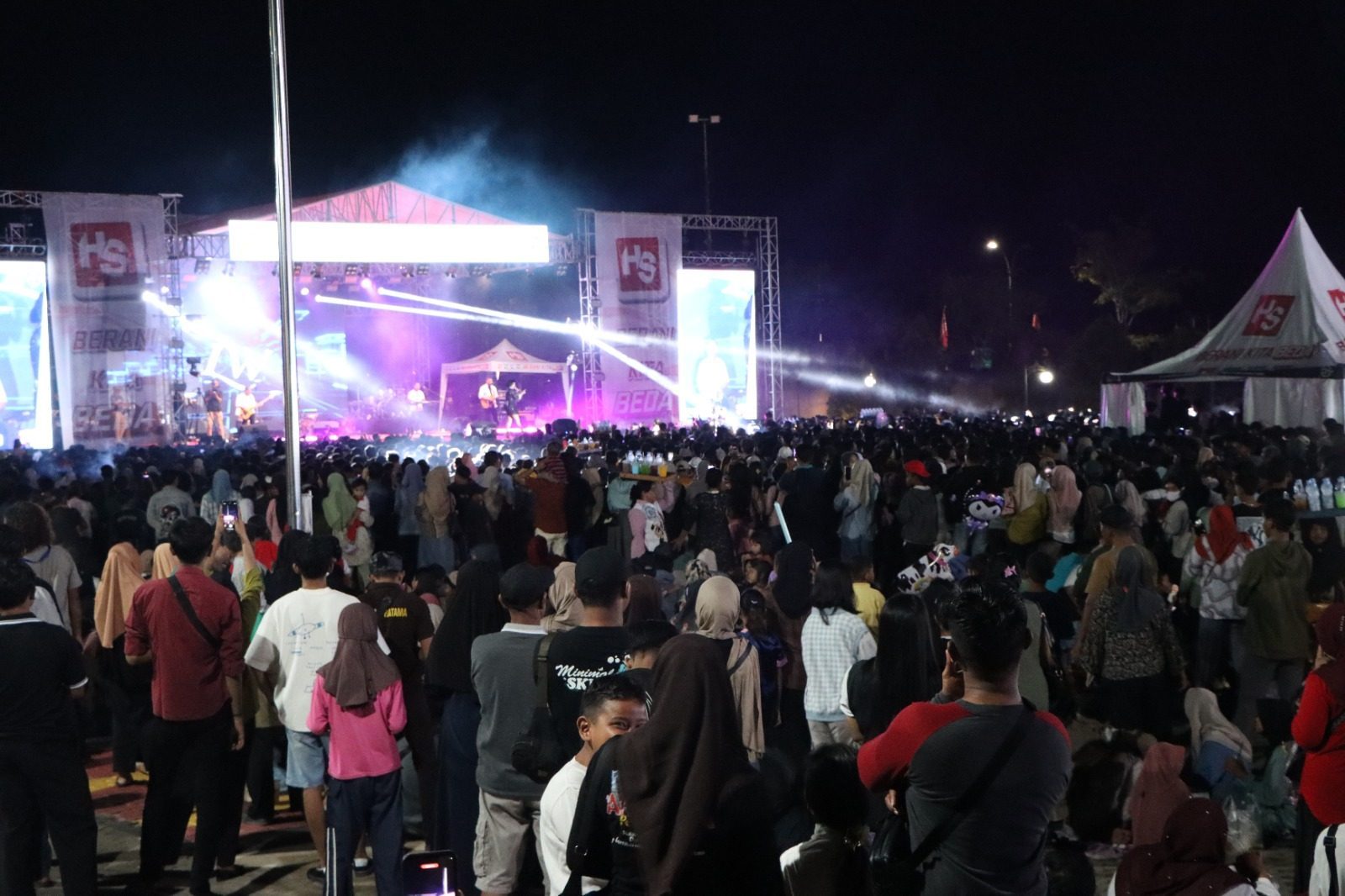Ribuan Warga Padati Konser Puncak Merdeka Fest 2025 di PPU