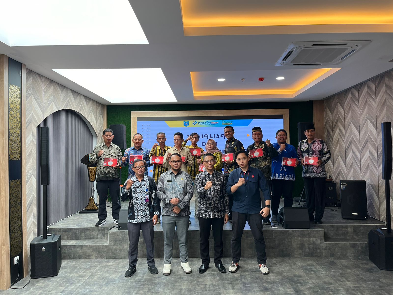 Tiga Desa di Penajam Paser Utara Terima Bantuan Perangkat Internet dari Kominfo Kaltim