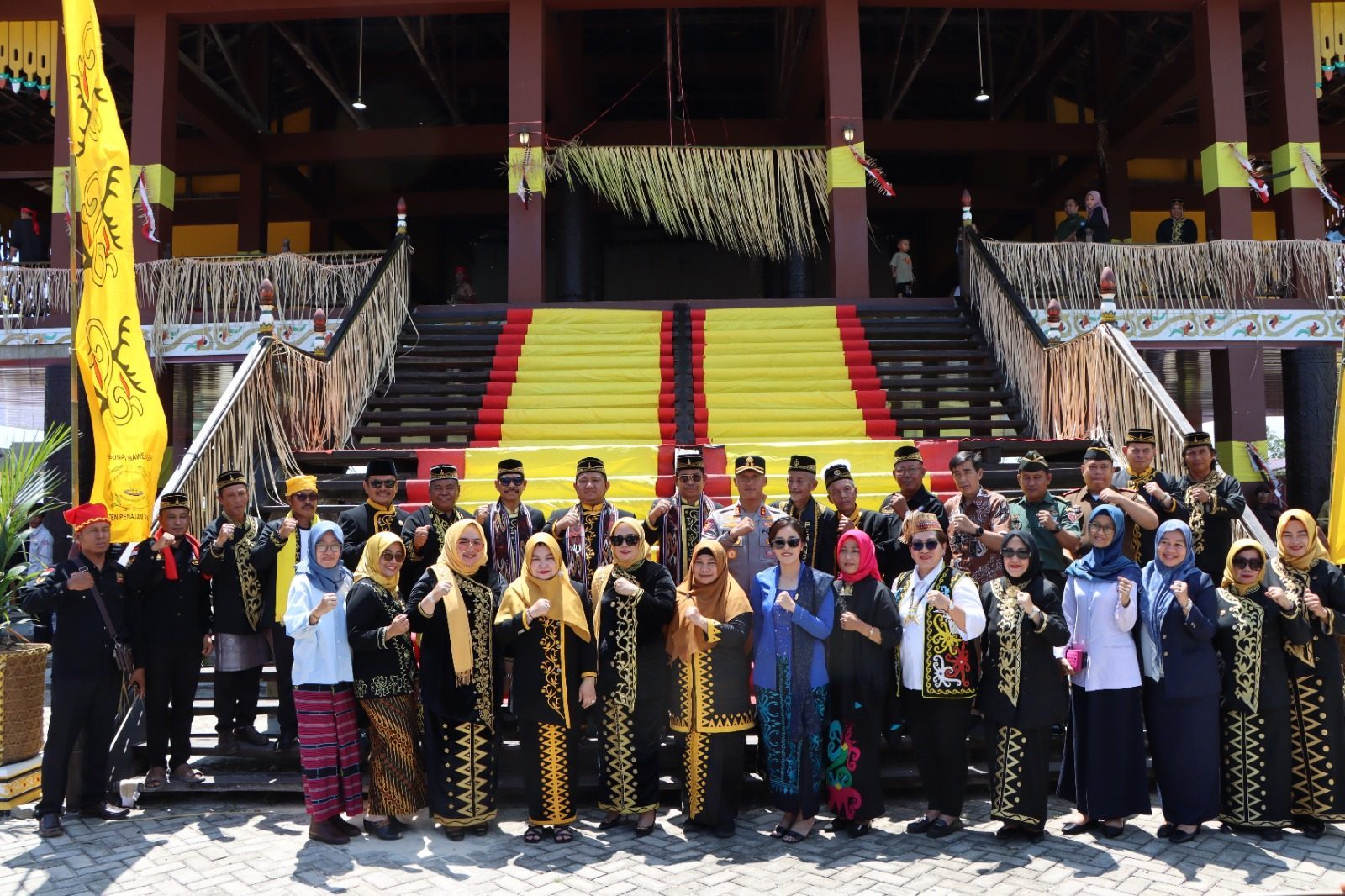 Merawat Warisan Leluhur di Gerbang Nusantara, Bupati PPU Buka Festival Belian Adat Paser Nondoi 2025