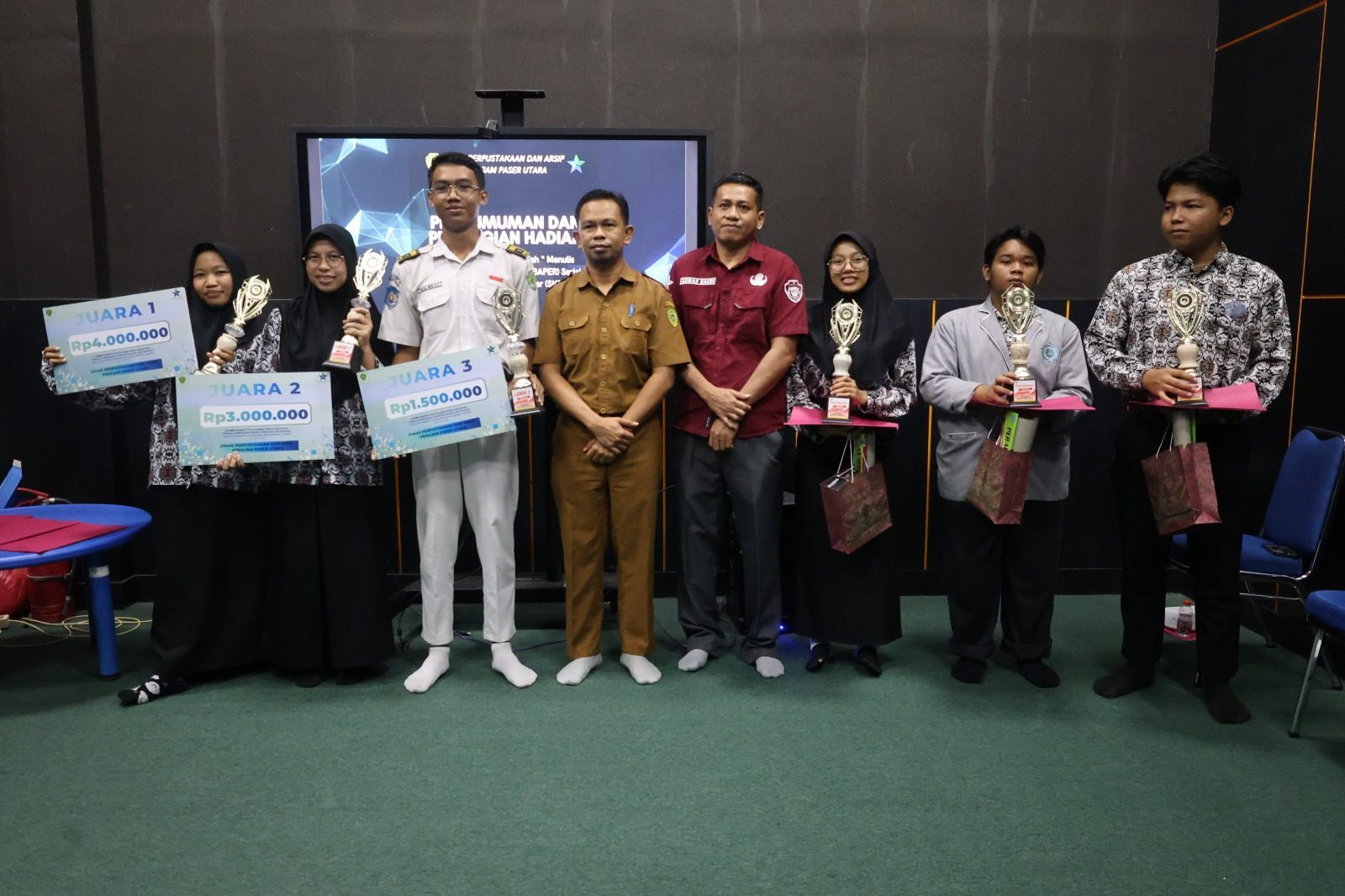 SMAN 3 Penajam Paser Utara Sapu Bersih Gelar Juara Lomba Karya Tulis Ilmiah “MIS BAPER” Serial Skrip 2025