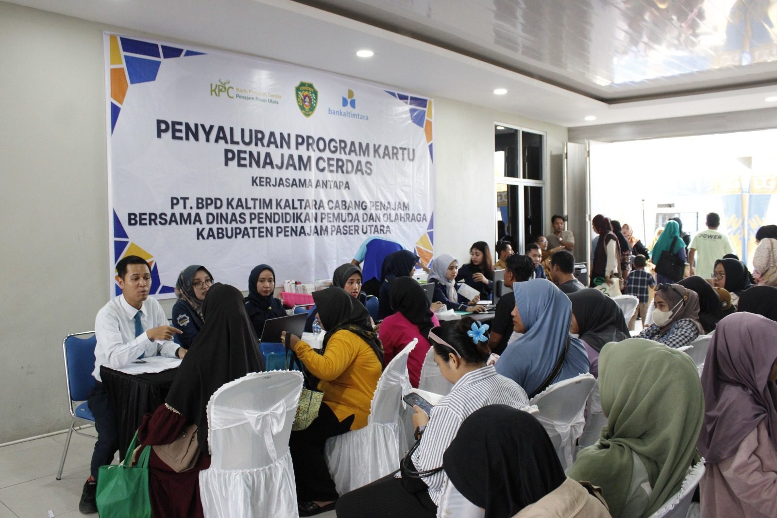 2.995 KPC Dibagikan, Bukti Nyata Visi Pendidikan Bupati Mudyat Noor dan Wabup Abdul Waris Muin