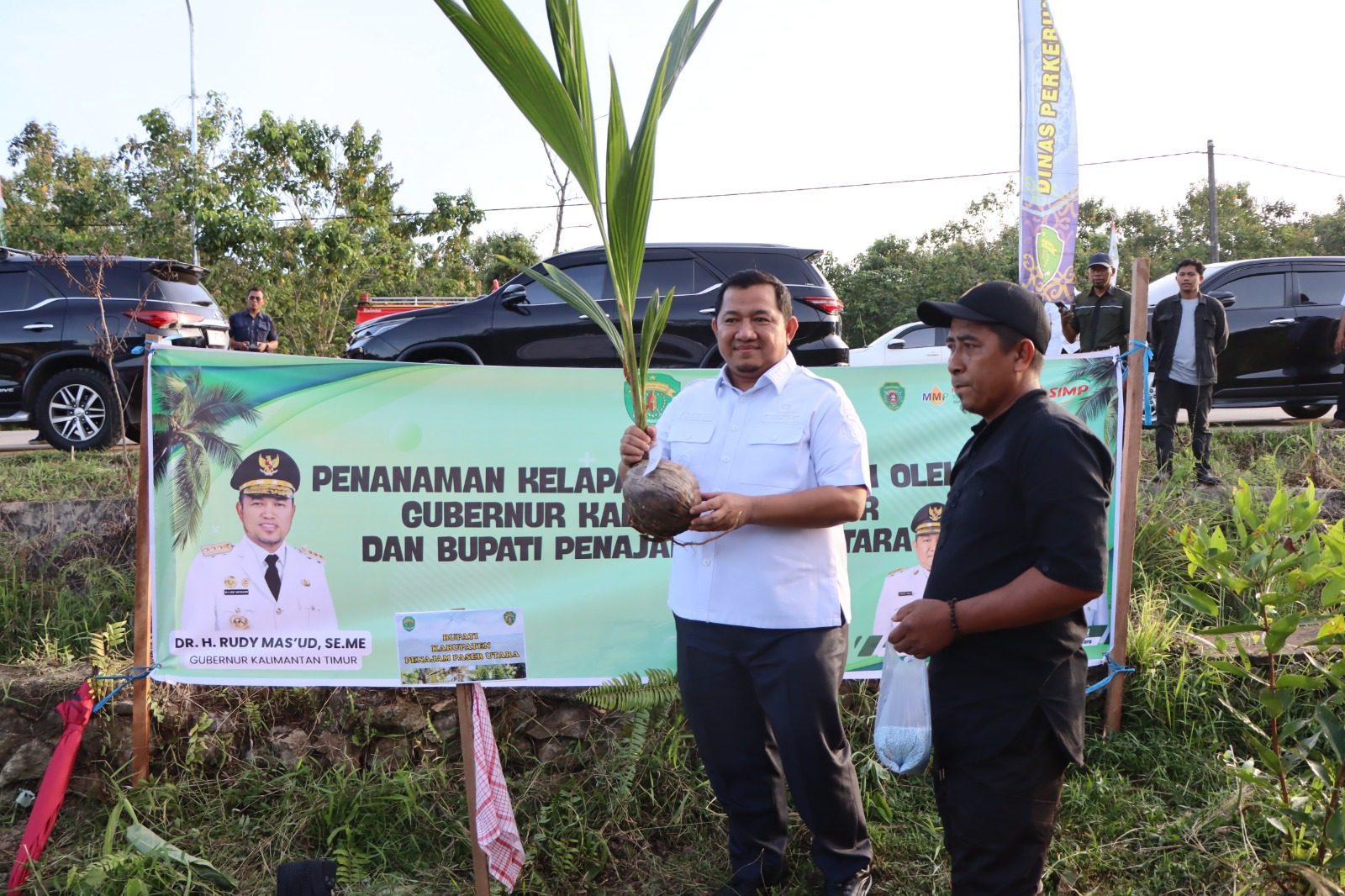 Diversifikasi Ekonomi, Gubernur Kaltim dan Bupati PPU Tanam Perdana Kelapa Genjah di Nenang