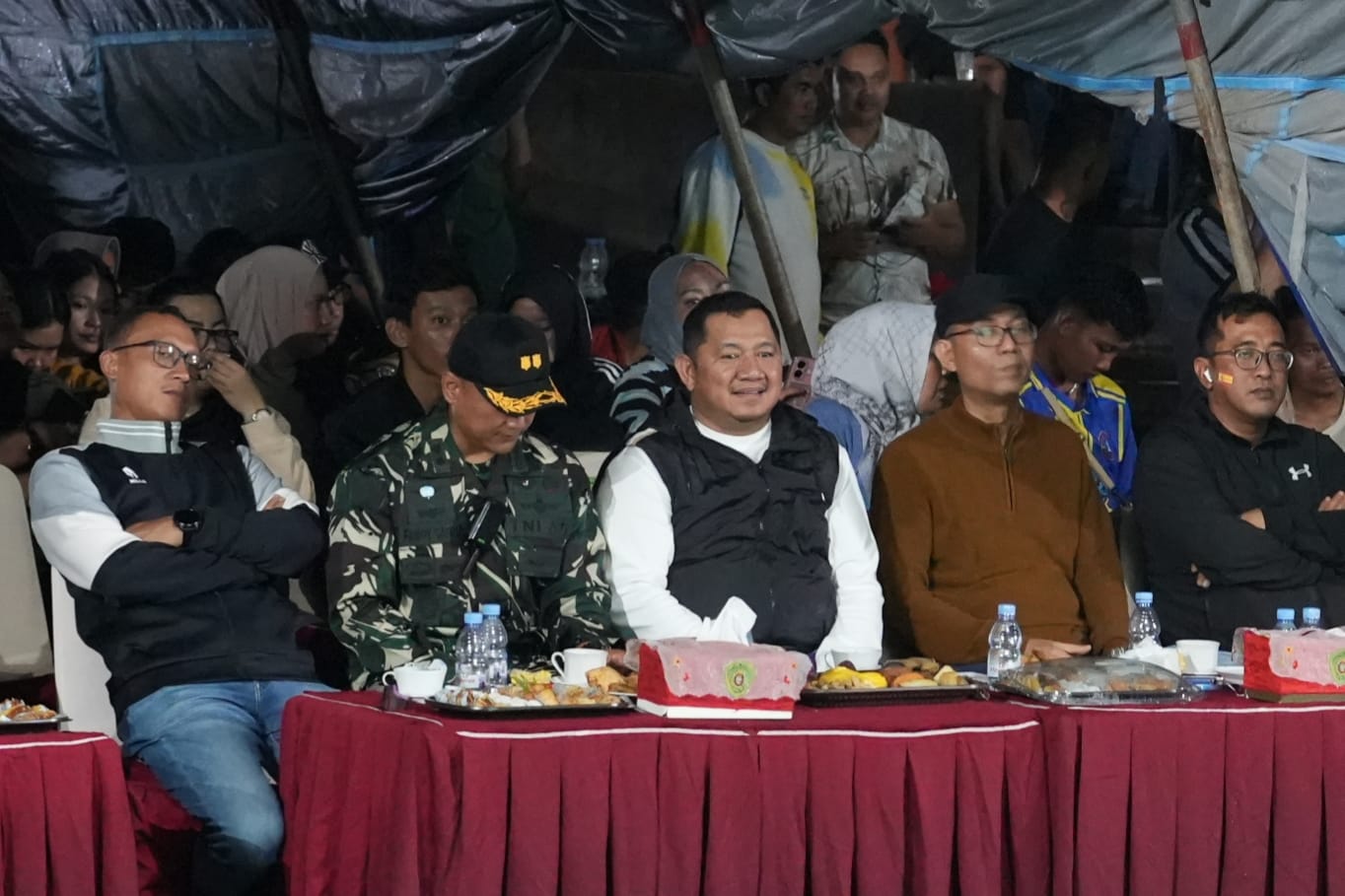 Bupati PPU Bersama Ratusan Warga Nobar Final Piala Dunia 2026, Semangat Tak Surut Meski Diguyur Hujan