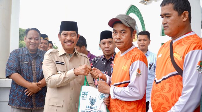 580 Mustahik di PPU Terima Zakat, Diserahkan Wakil Bupati Waris Muin Secara Simbolis