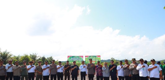 Wabup Abdul Waris Muin Dukung Gerakan Tanam Jagung Serentak di Desa Babulu Darat