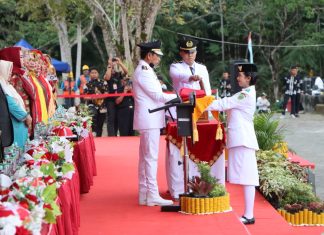 Pimpin Upacara Penurunan Bendera, Wakil Bupati PPU Ajak Masyarakat Jaga Persatuan