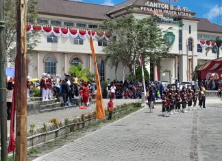 Ribuan Warga Padati Lomba Gerak Jalan HUT ke-80 RI, UMKM Lokal Panen Berkah