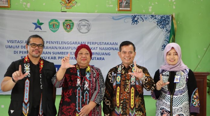 Masuk Tingkat Nasional, Perpustakaan Sumber Ilmu Desa Binuang Jalani Penilaian Tim Perpusnas
