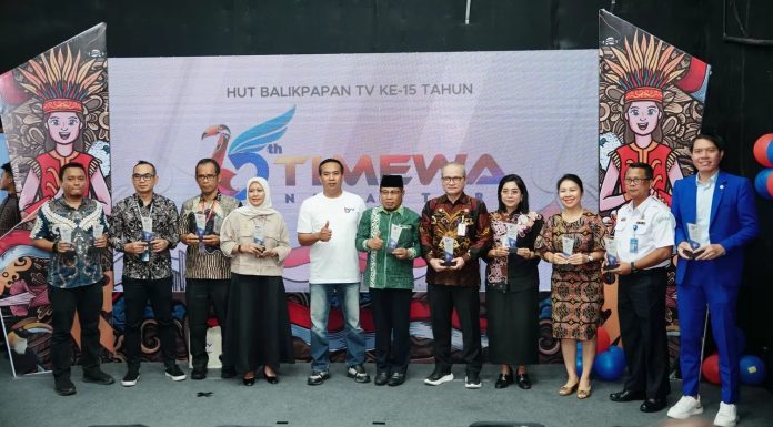 Dua Tokoh Publik PPU Raih Award Istimewa Nusantara Balikpapan TV